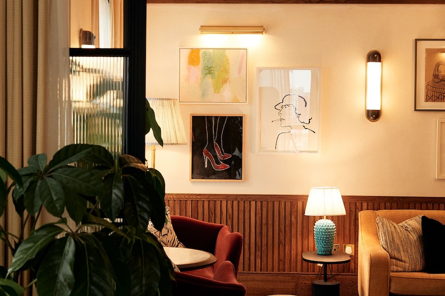 A cozy living room with a warm ambiance. [G]