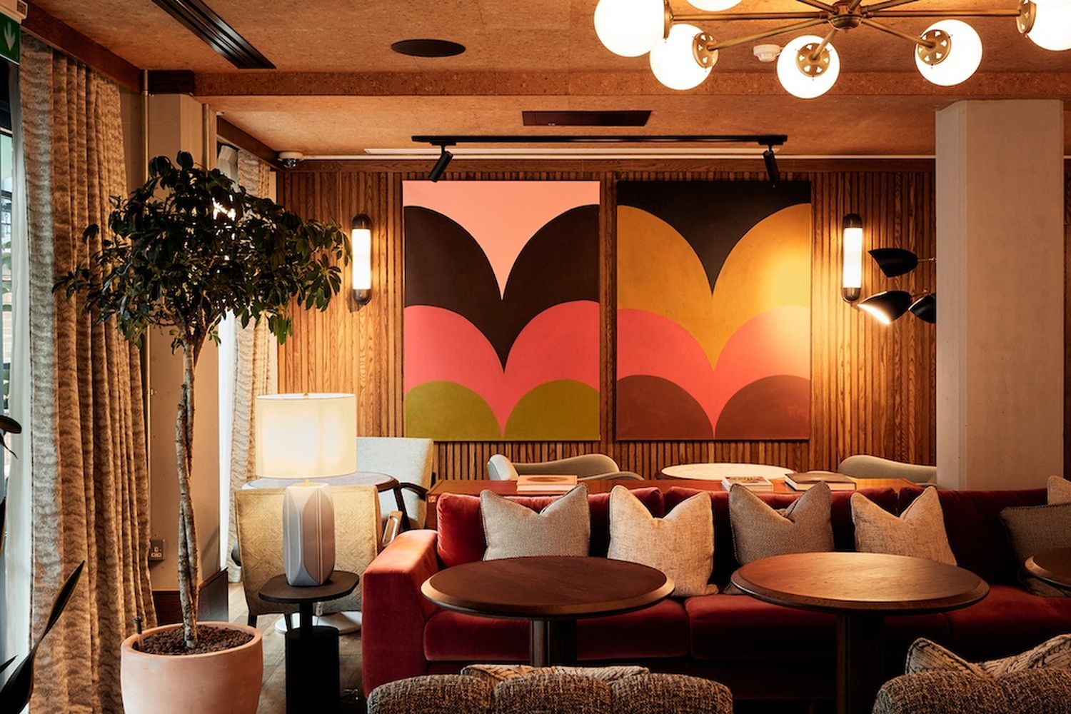 A cozy living room with a vibrant color scheme. [G]