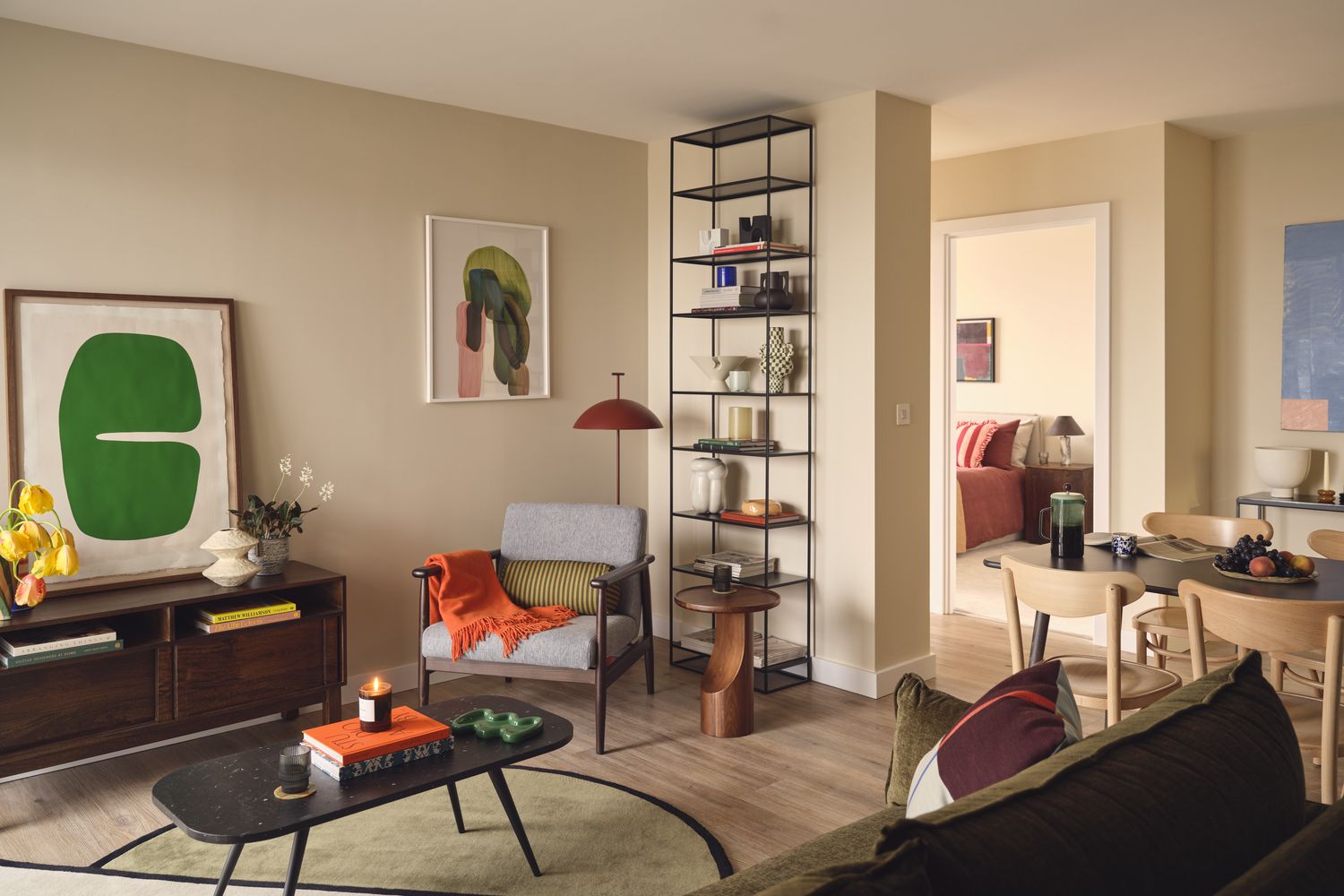 A cozy living room with a modern design. [G]