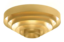Eine moderne, goldene, mehrschichtige Deckenleuchte mit konzentrischen Kreisringen, die ein warmes Licht ausstrahlt.