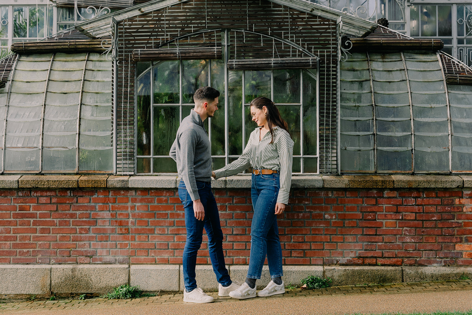 Séance engagement de Romane et Arthur à Nantes, photographe mariage Bretagne