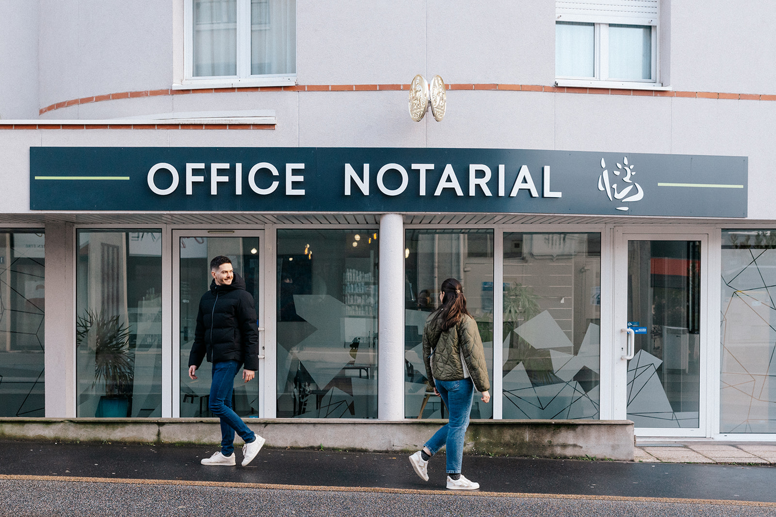 Photos d'engagement à Nantes, futurs mariés au Musée des beaux-arts