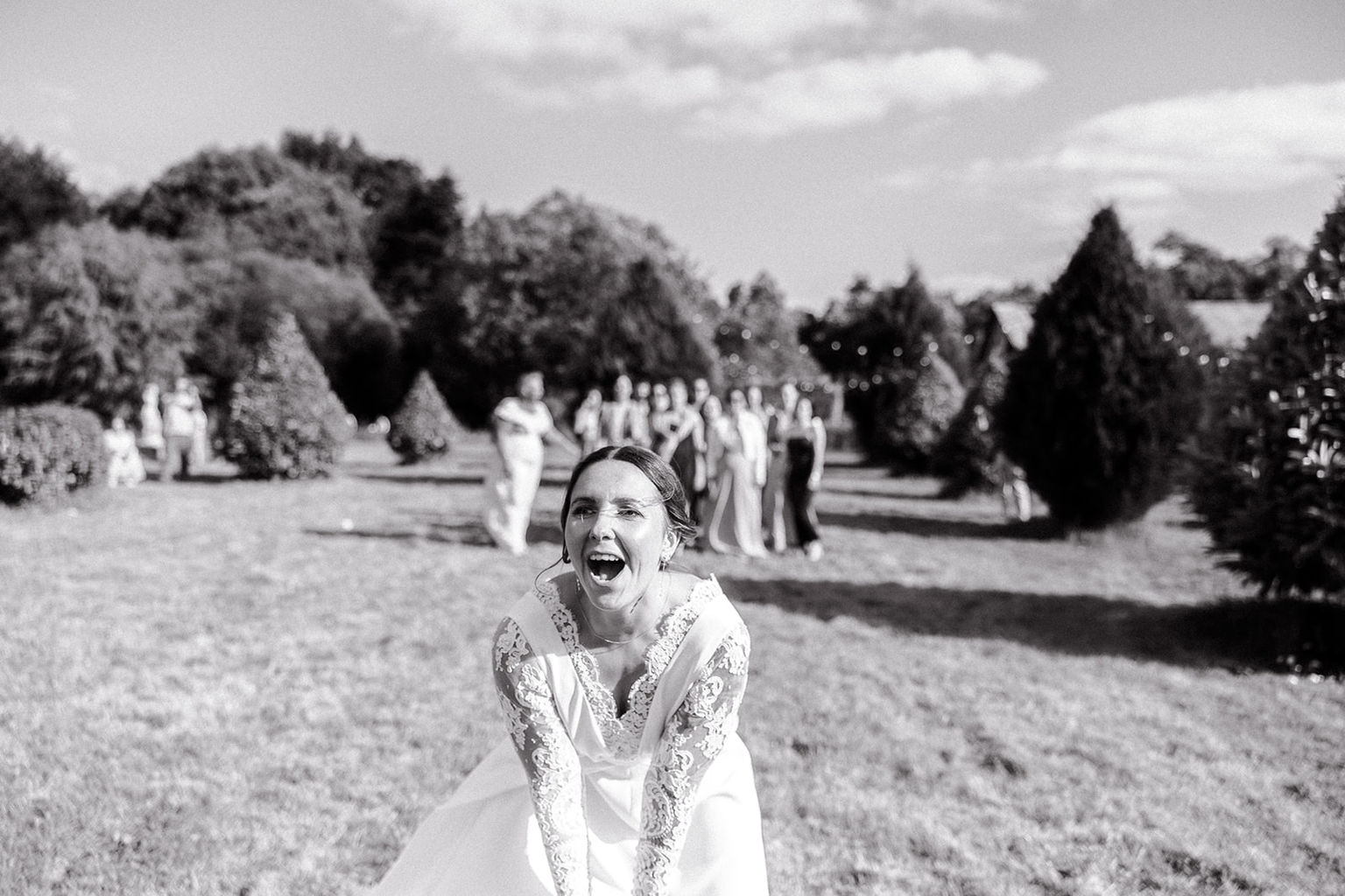 Moment intime des mariés au Château de Beaumanoir, mariage près de Dinan