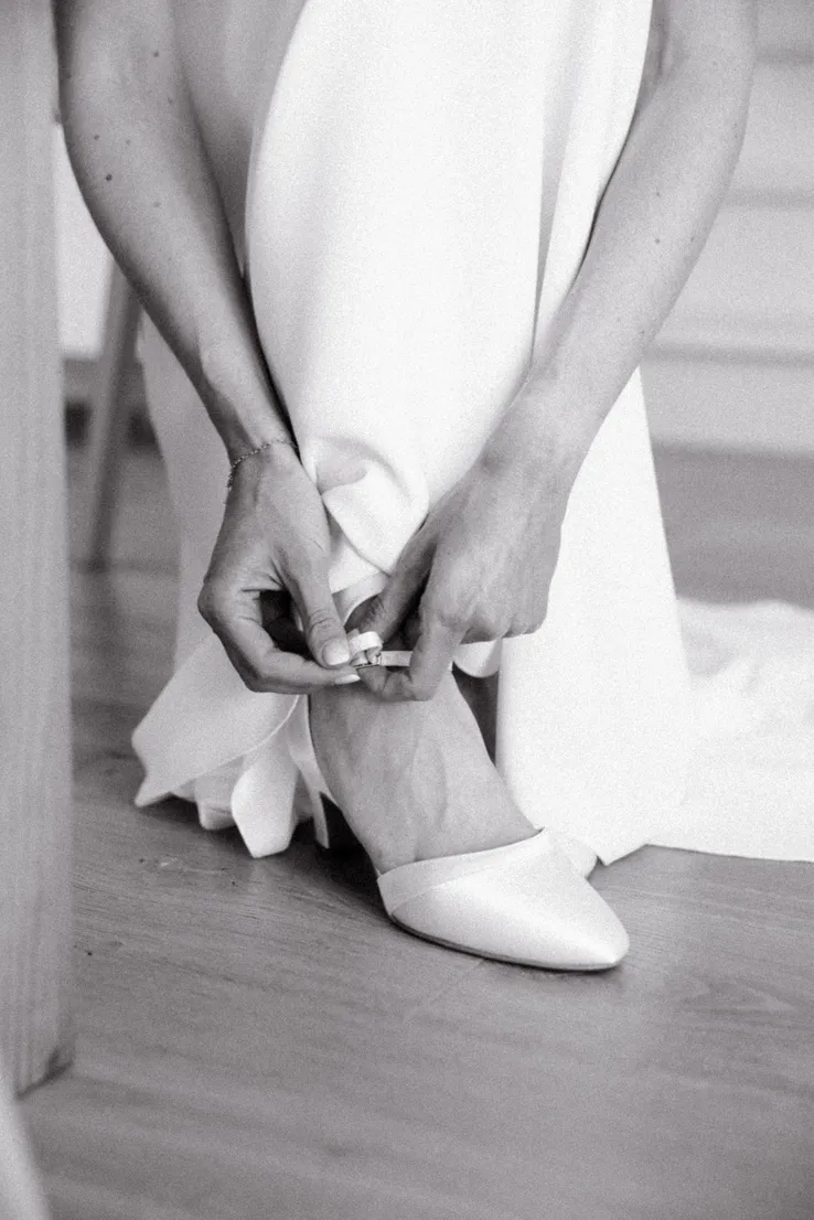 Mariee Enfile Un Escapin