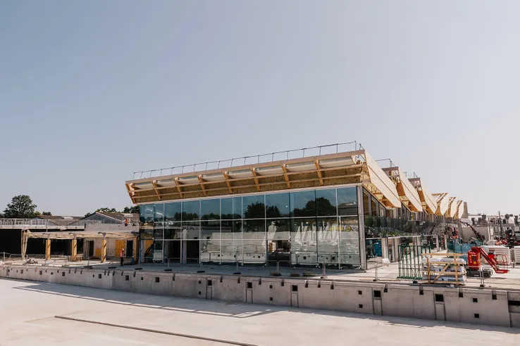 Centre aquatique de Dinan, Juin 2025 — fenêtres et bassin, photo 7 — Roxane Beaufils photographe