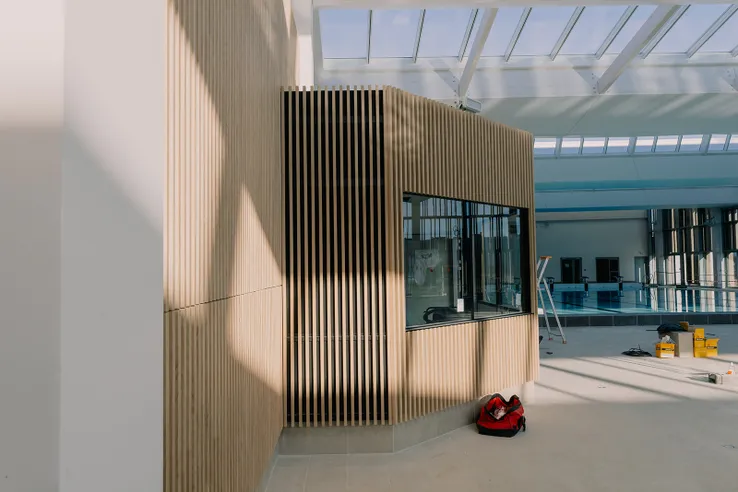 Centre aquatique de Dinan, 2026 — eau et jeux de lumière, photo 4 — Roxane Beaufils photographe