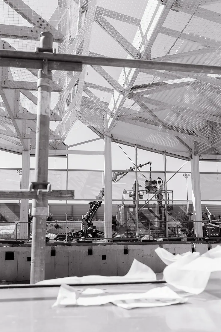 Centre aquatique de Dinan, Juin 2025 — fenêtres et bassin, photo 5 — Roxane Beaufils photographe