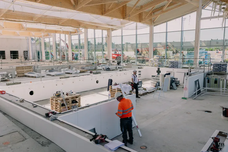 Centre aquatique de Dinan, Juin 2025 — fenêtres et bassin, photo 2 — Roxane Beaufils photographe