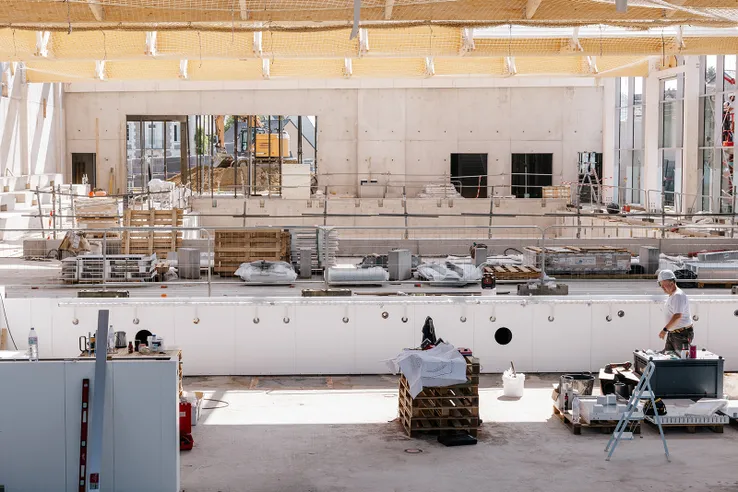 Centre aquatique de Dinan, Juin 2025 — fenêtres et bassin, photo 3 — Roxane Beaufils photographe