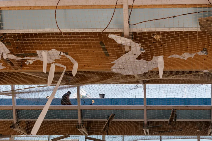 Centre aquatique de Dinan, Juin 2025 — fenêtres et bassin, photo 4 — Roxane Beaufils photographe