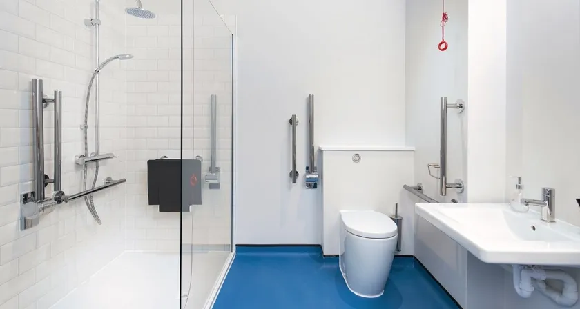 bloomsbury accessible studio bathroom