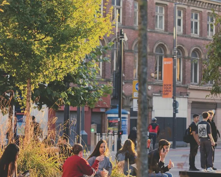 5 Reasons to live and study in Leeds
