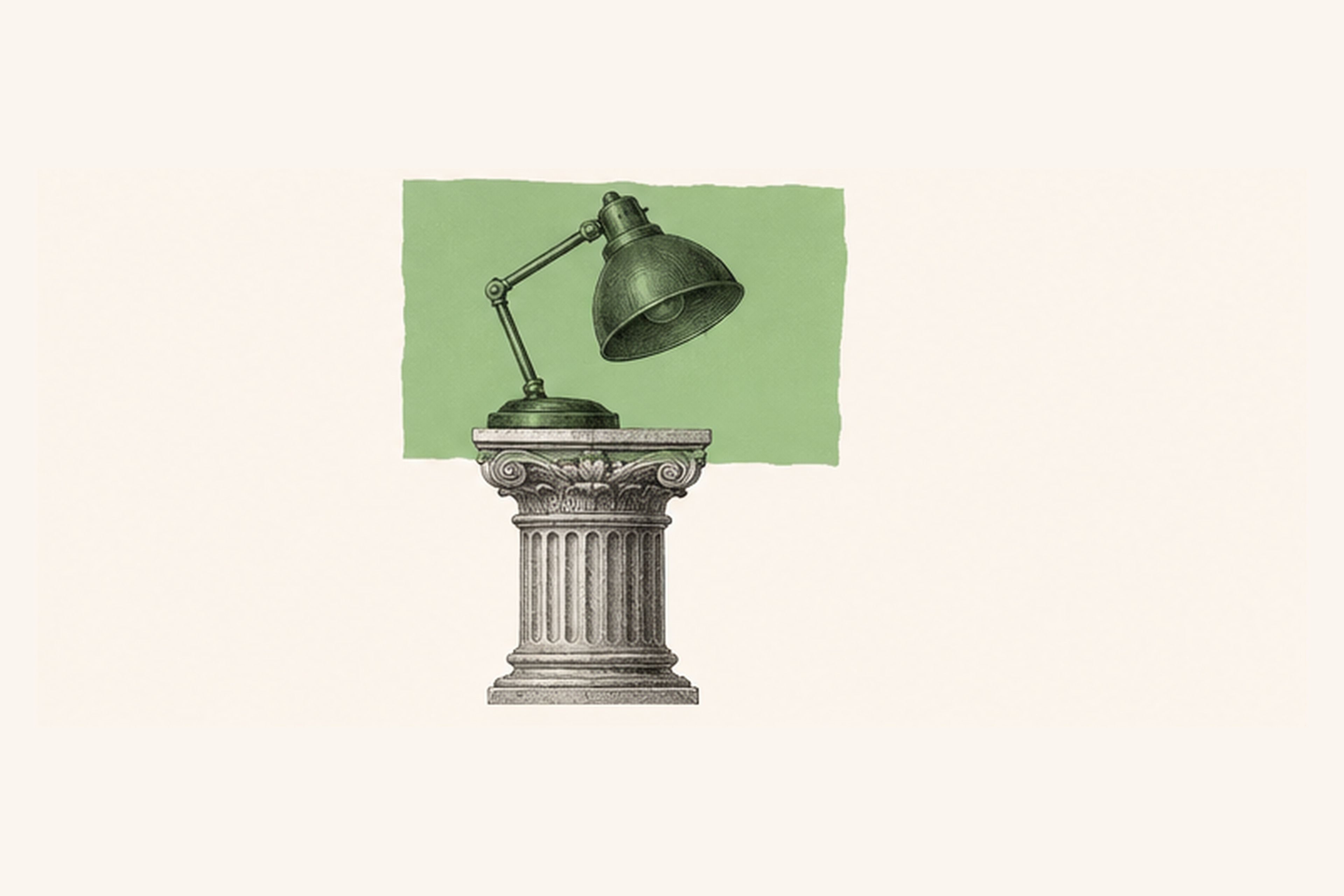 Lampe de bureau sur une colonne antique devant un aplat vert