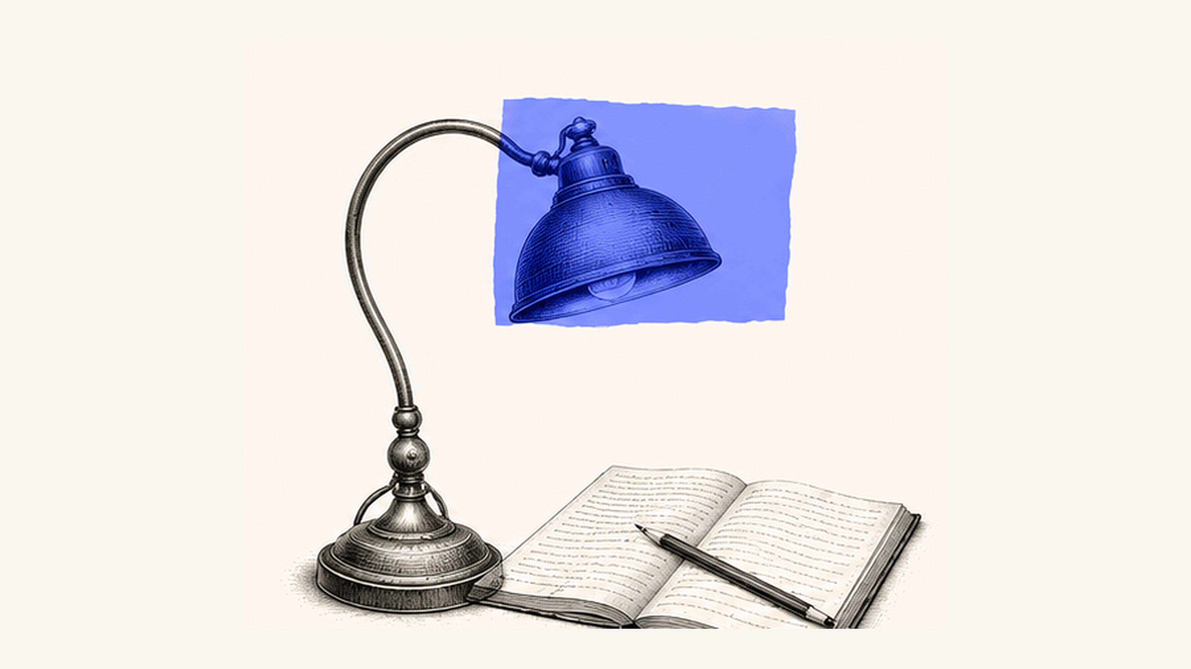 Aufgeschlagenes Heft und Stift im Licht einer Schreibtischlampe