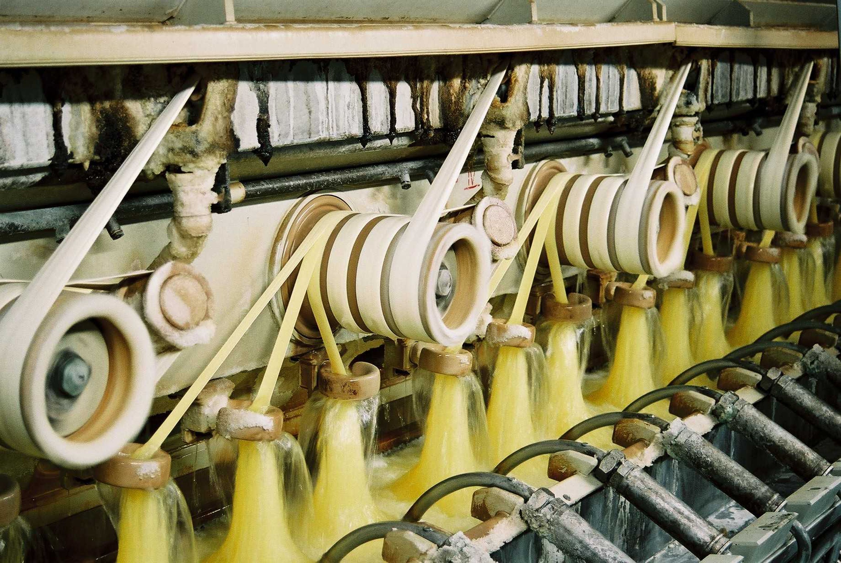 Zeigt eine Spinnmaschine