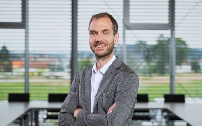 Portraitfoto von Vertriebsmitarbeiter Lenzing Filtration Wolfgang Watzinger