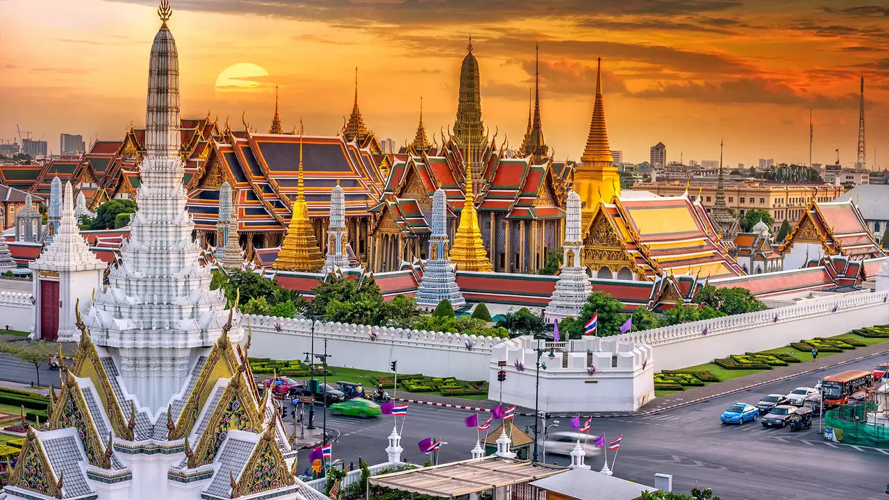 Grand palace and Wat phra keaw at sunset bangkok, Thailand