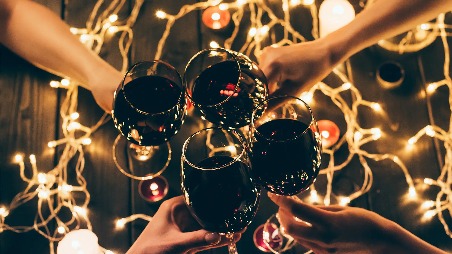 A group of friends cheering wine glasses