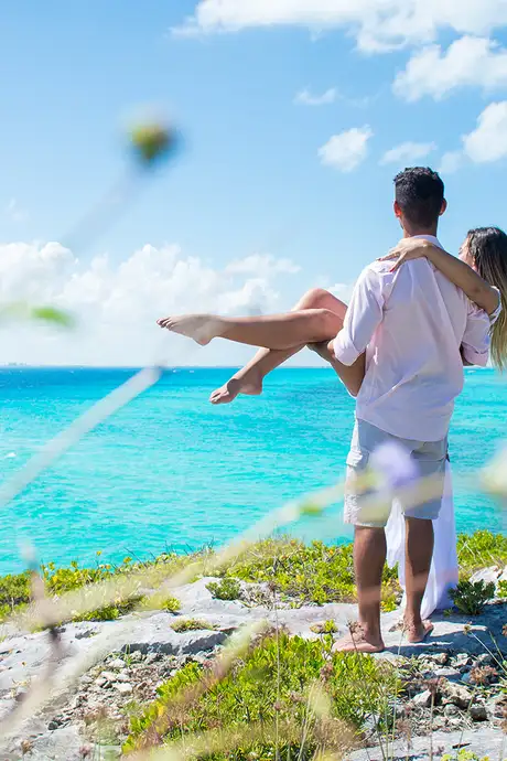 A couple looking out over the ocean