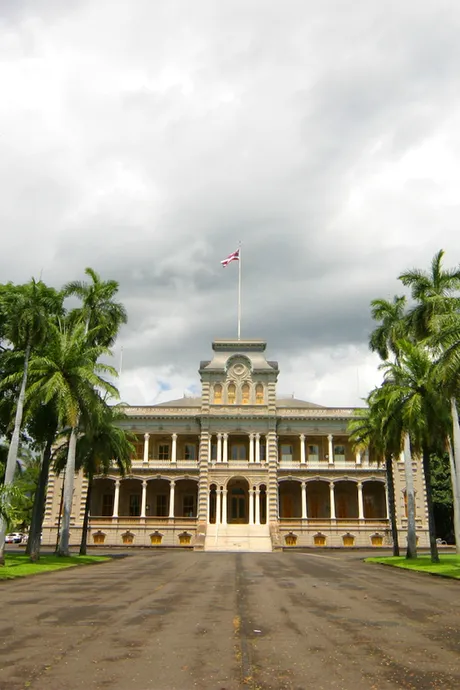 Frontal view of 'Iolani Palace in Hawaii