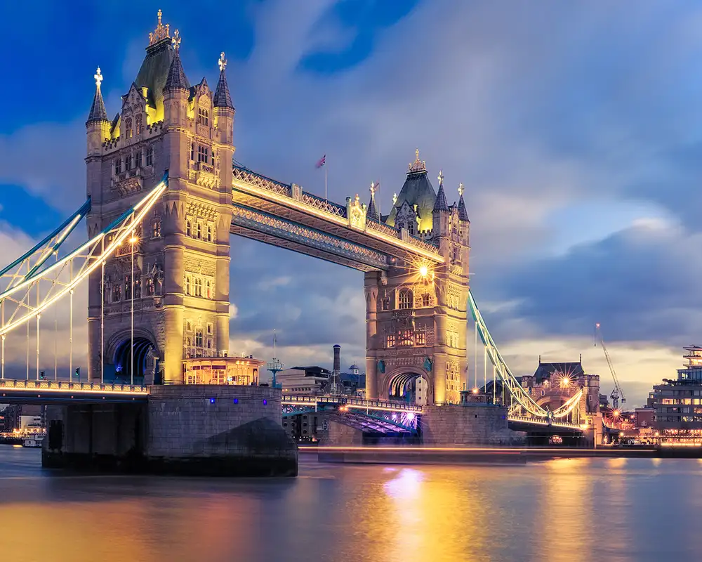 A view of the Tower Bridge in london at night