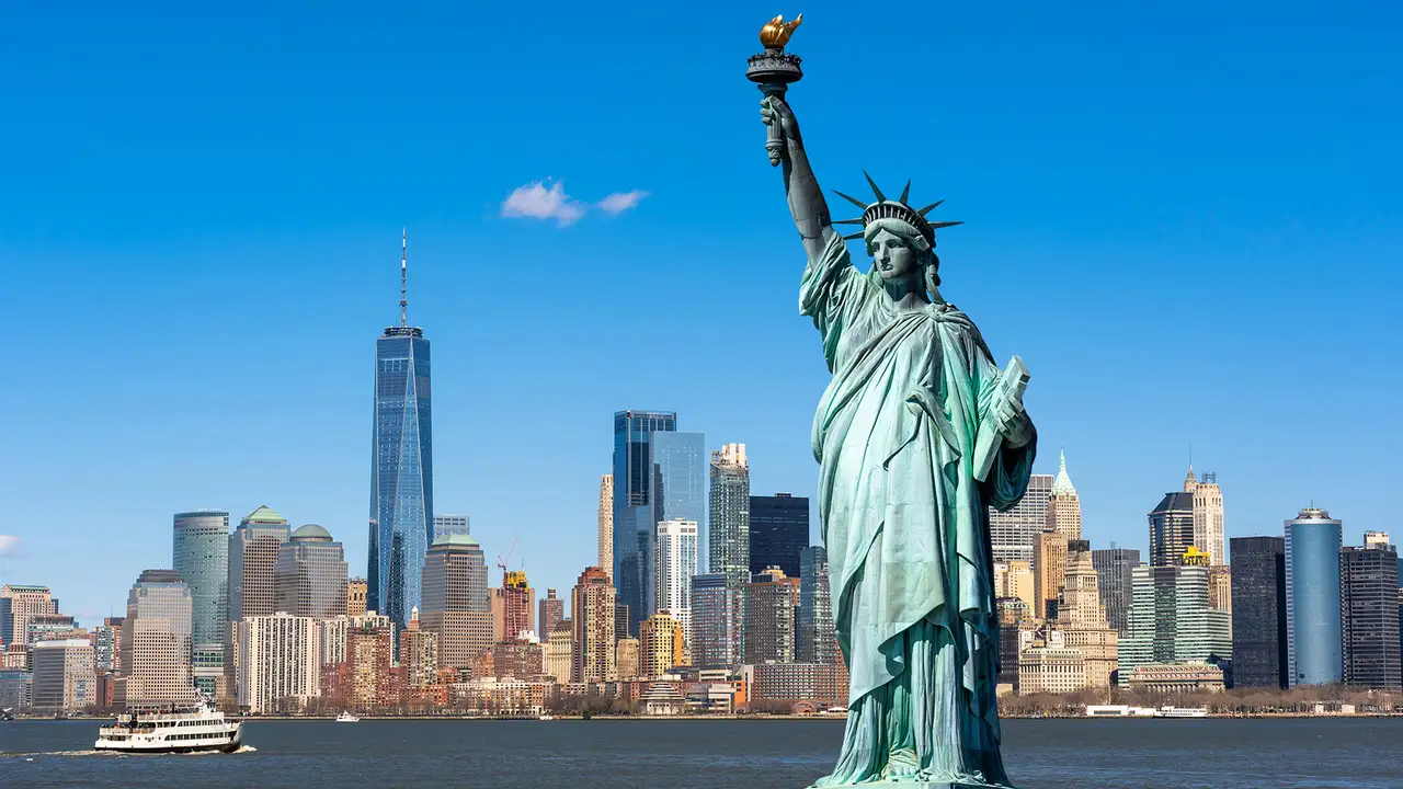 The skyline of New York with the Statue of Liberty in the foreground