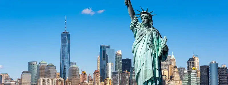 The skyline of New York with the Statue of Liberty in the foreground