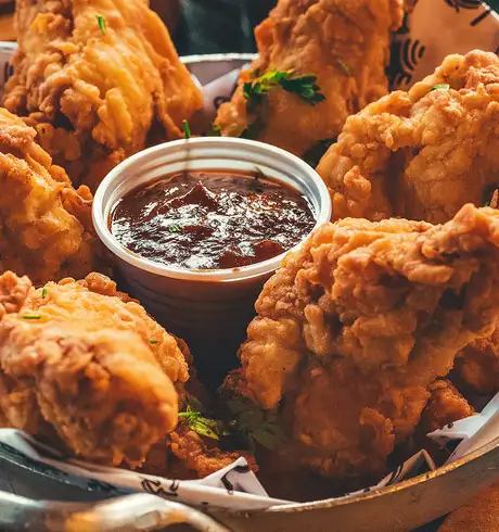 A bowl of fried chicken and sauce