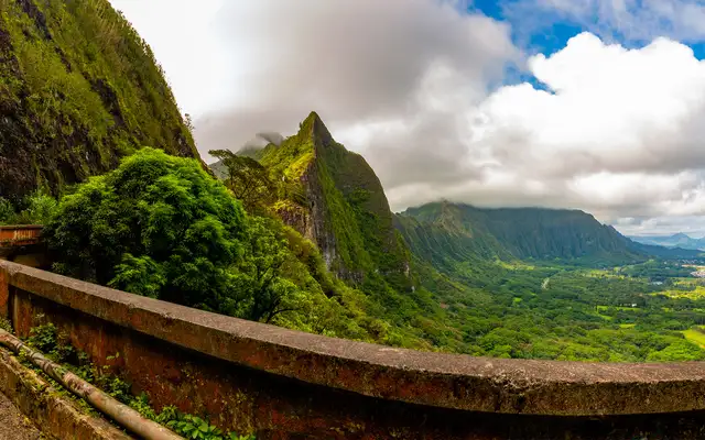 Red Rocks, Vegas Lights & Aloha Nights - 7nt Escorted Tour & 16nt Hawaii Cruise