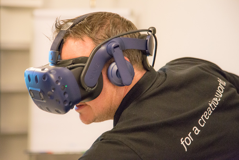 Einmal in der virtuellen Realität im Raumdock die Discovery in Augenschein nehmen: Das war Thema im Unreal Engine Workshop von Robin Hasenbach.