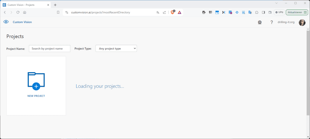 Screenshot einer Webseite, die einen Abschnitt „Projekte“ mit der Schaltfläche „Neues Projekt“ und der Meldung „Ihre Projekte werden geladen...“ zeigt.