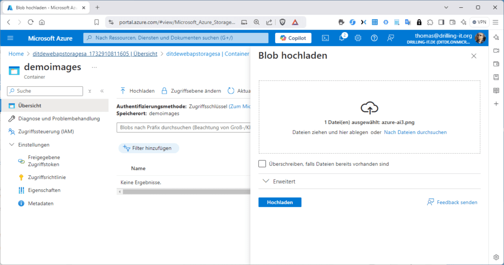 Microsoft Azure-Portal mit einer „Blob hochladen“-Oberfläche mit Dateiauswahl und Upload-Optionen.