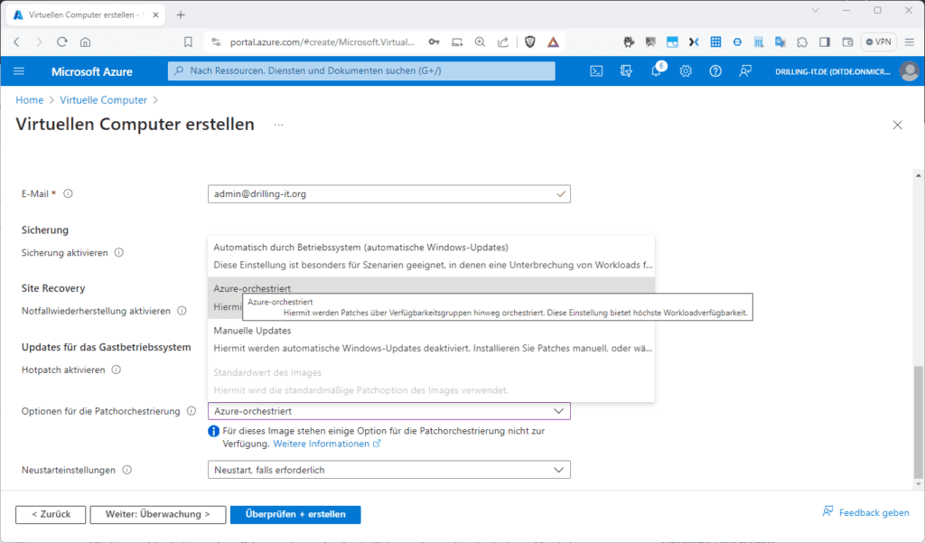 Screenshot des Microsoft Azure-Portals mit den Einstellungen für die Erstellung virtueller Maschinen, einschließlich Backup-Optionen und Update-Konfigurationen.