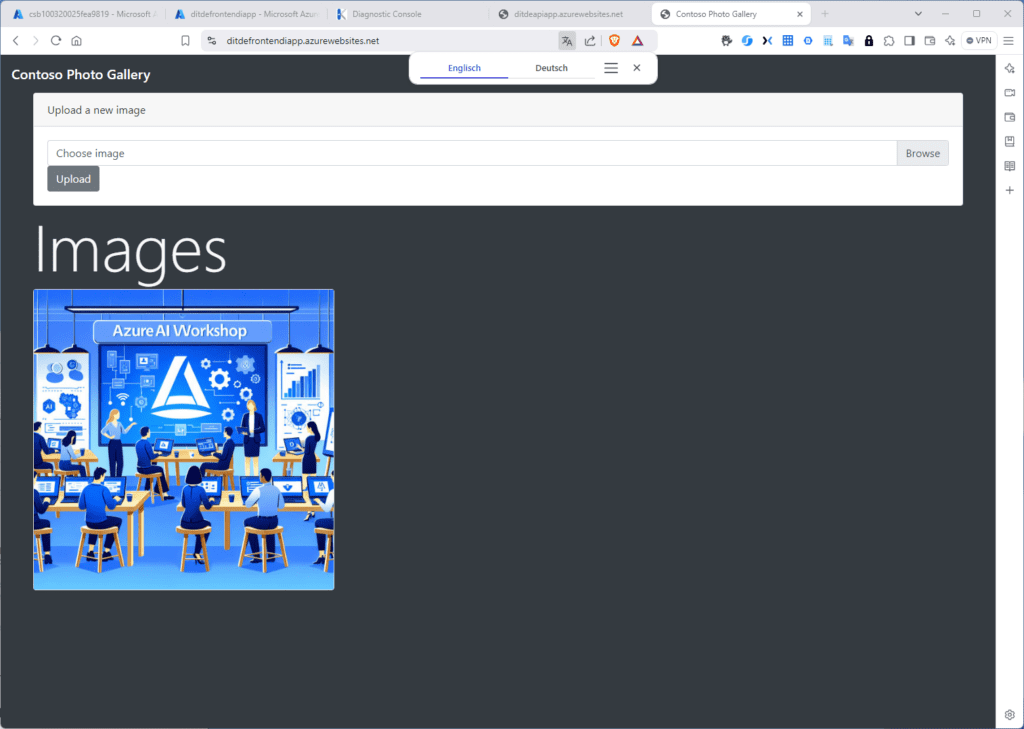Screenshot einer Webseite mit dem Titel „Contoso Photo Gallery“, die ein Bild des „Azure AI Workshop“ mit Menschen und AI-bezogenen Grafiken zeigt.