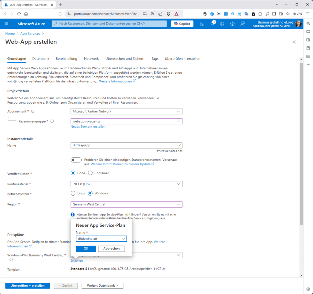 Screenshot einer Microsoft Azure-Portalseite zum Erstellen einer Webanwendung mit Feldern für Anwendungsname, Abonnement, Ressourcengruppe und Betriebssystem.