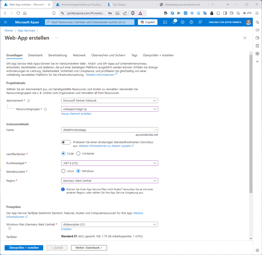 Screenshot einer Microsoft Azure-Portalseite zum Erstellen einer Webanwendung mit Feldern für den Anwendungsnamen, die Ressourcengruppe und die Hosting-Details.