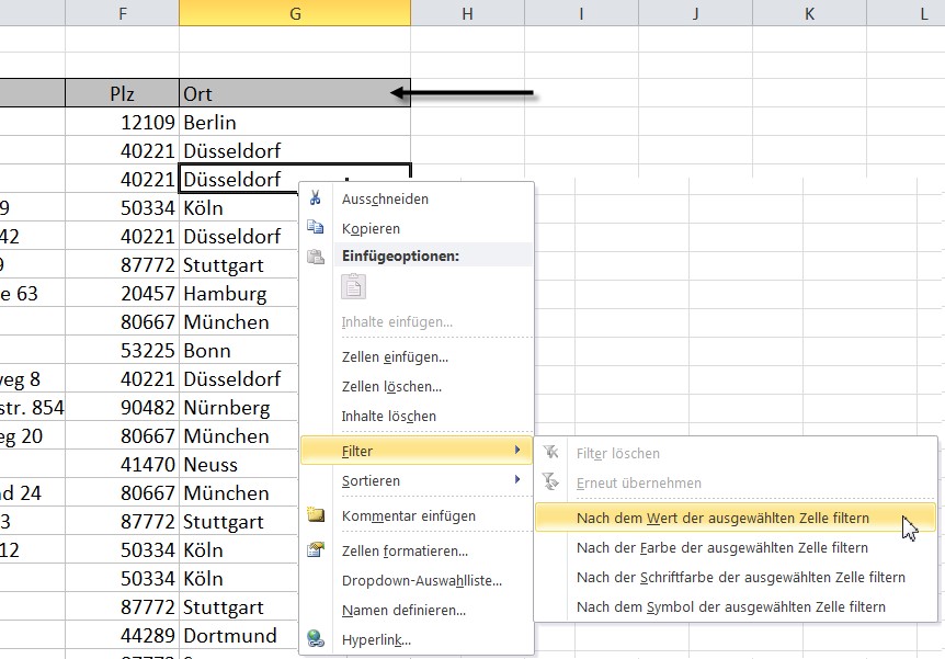 Tabelle mit Postleitzahlen und Städten, mit geöffnetem Rechtsklick-Menü, in dem die Option zum Filtern nach Zellenwert in Deutsch hervorgehoben ist.