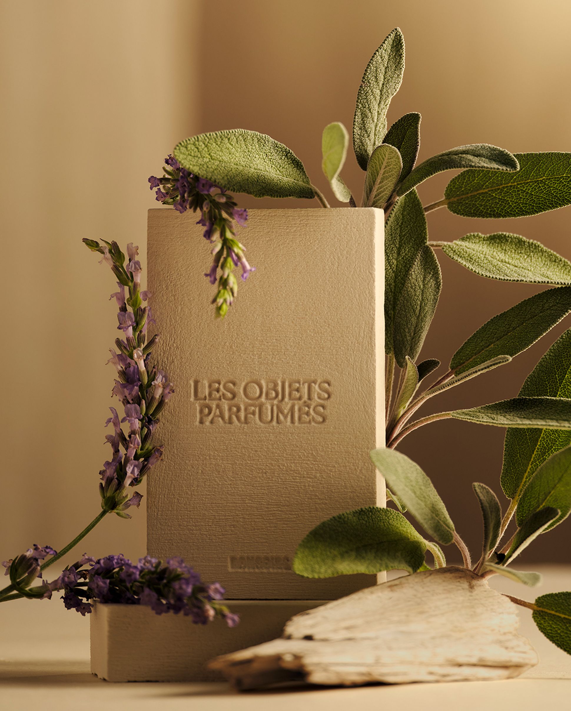 Les Objets Parfumées, nouvelle collection de senteurs, bougies, brumes, palets en céramiques et diffuseurs par Bonsoirs