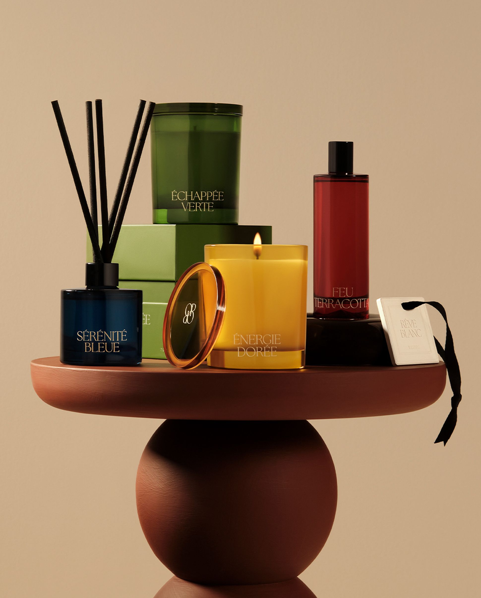 Les Objets Parfumées, nouvelle collection de senteurs, bougies, brumes, palets en céramiques et diffuseurs par Bonsoirs