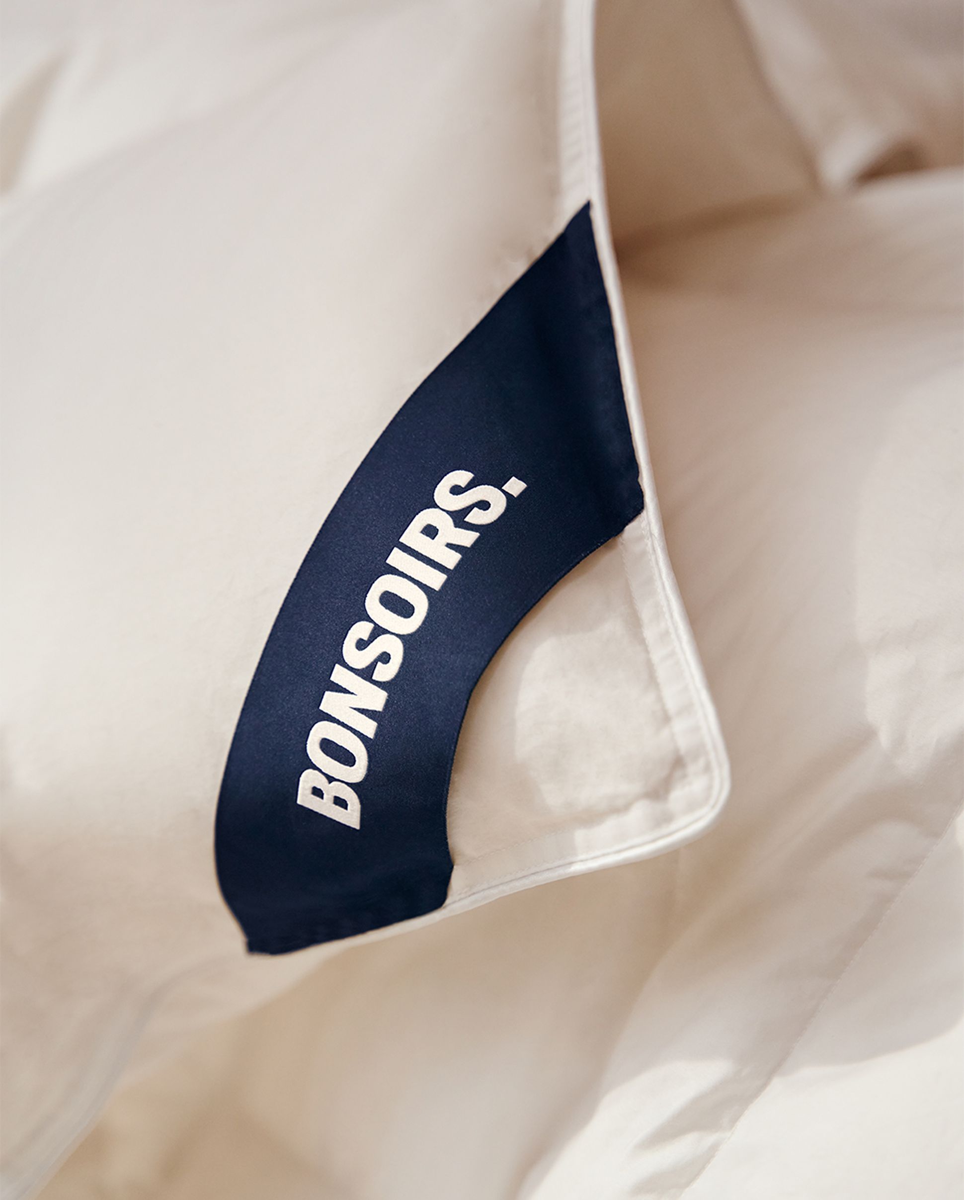 zoom sur une couette avec étiquette bonsoirs