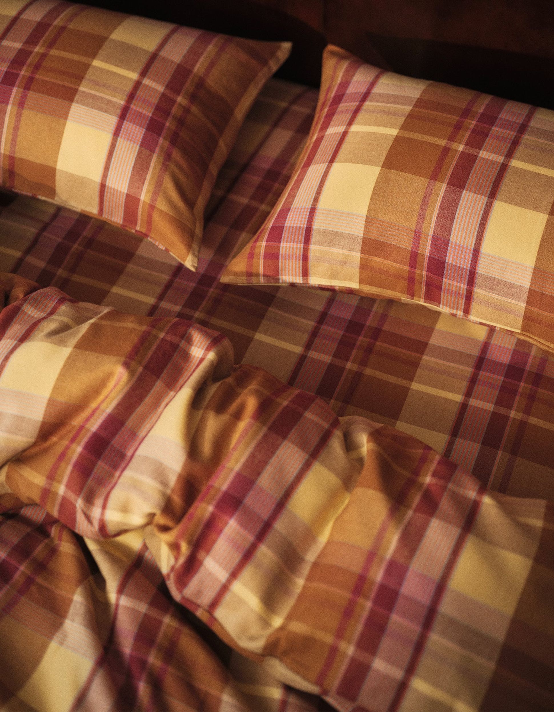 Visuel rapproché d'un lit avec des draps en flanelle de tencel par Bonsoirs