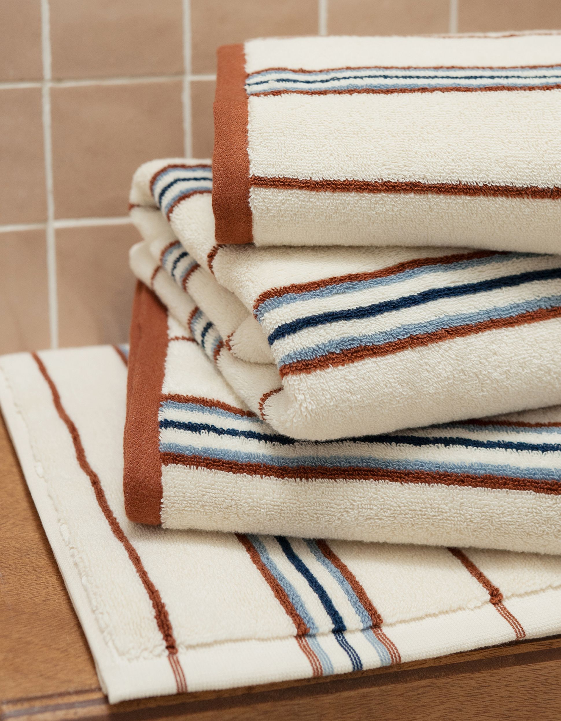 Serviette de bain moelleuse rayure jeu