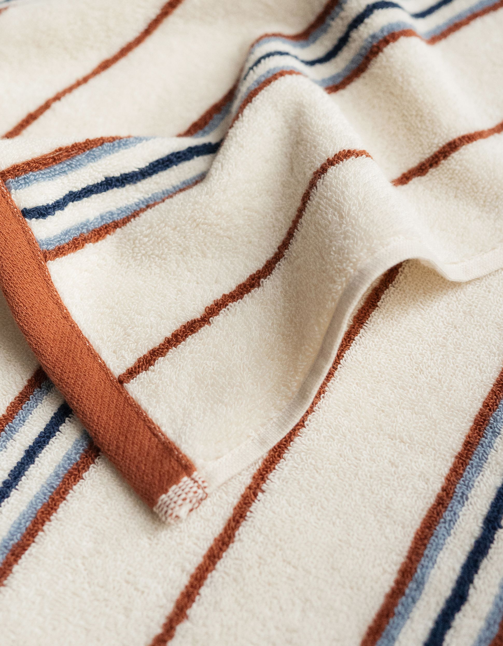 Serviette de bain moelleuse rayure jeu