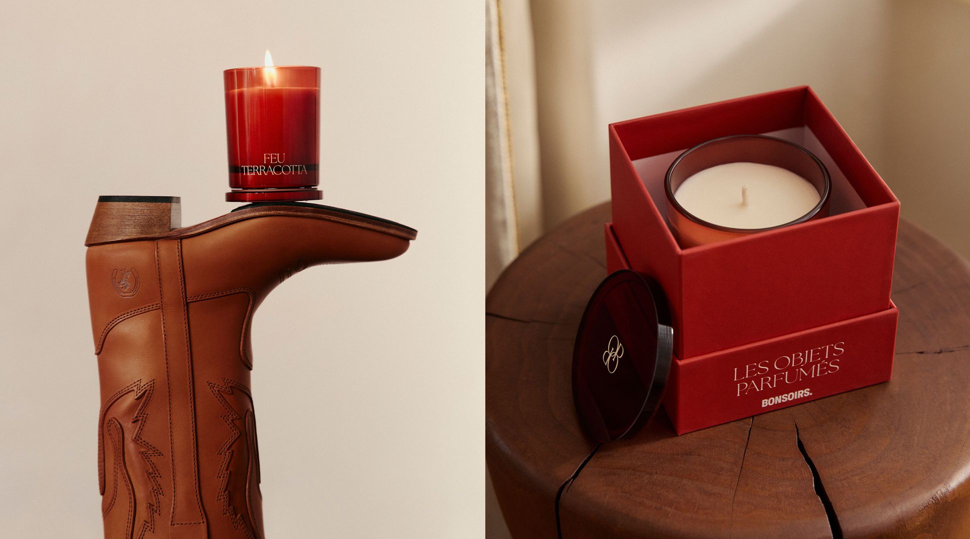 Bougie rouge sur une botte en cuir marron à côté d'une bougie rouge dans une boîte sur une table en bois.