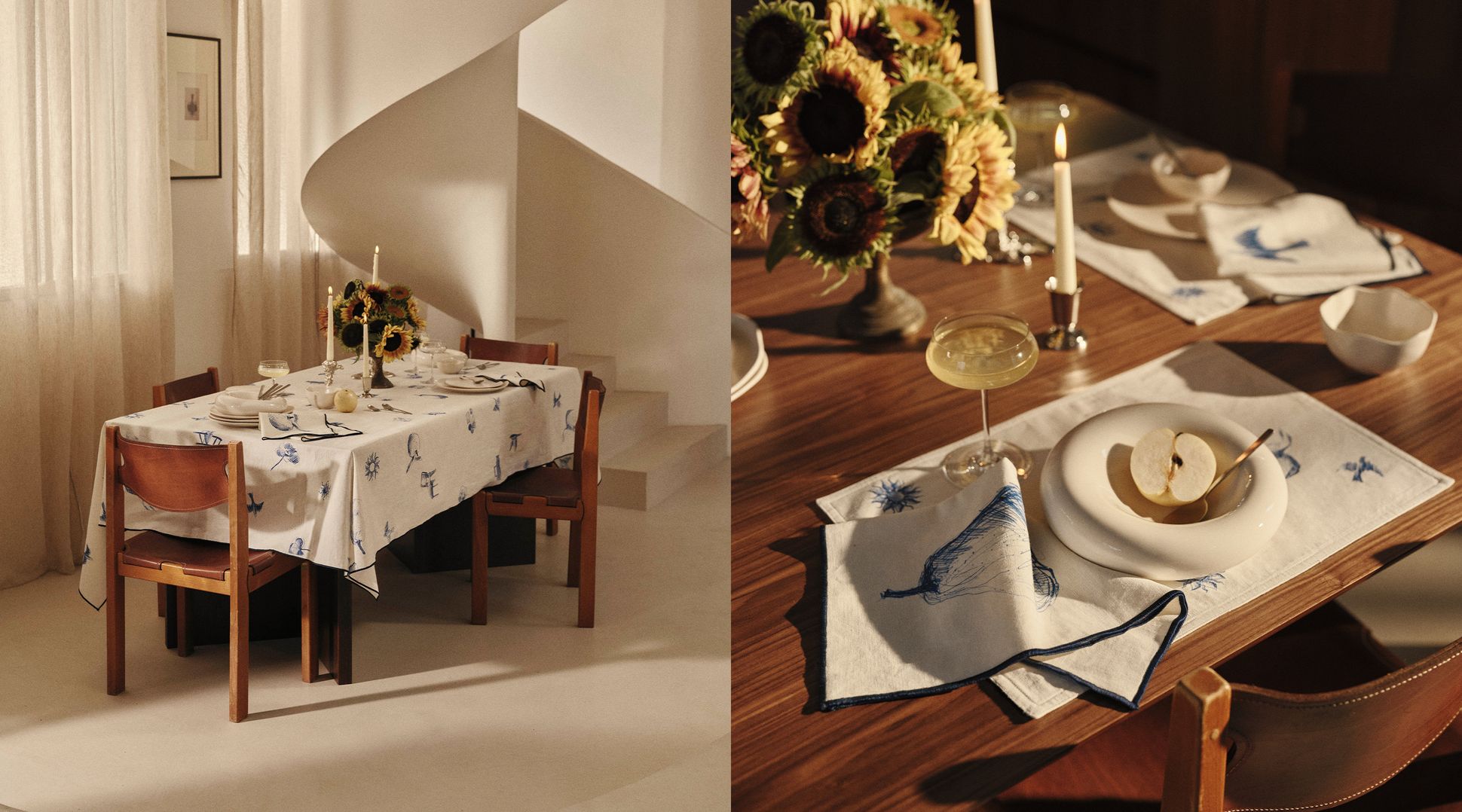Une table élégamment dressée, avec une nappe blanche, des motifs bleus, des tournesols, des bougies et une assiette garnie de tranches de poire, créant une ambiance chaleureuse.
