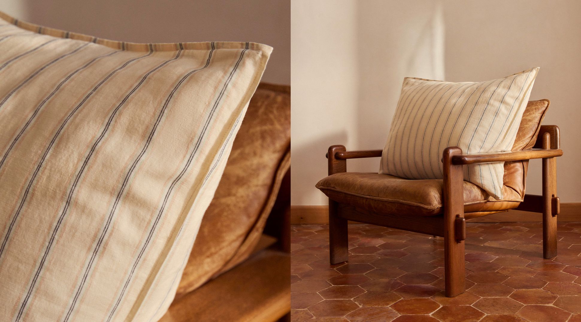 Un fauteuil en cuir orné d'un coussin beige rayé, posé sur un sol carrelé de couleur terre cuite, devant un mur de couleur neutre.