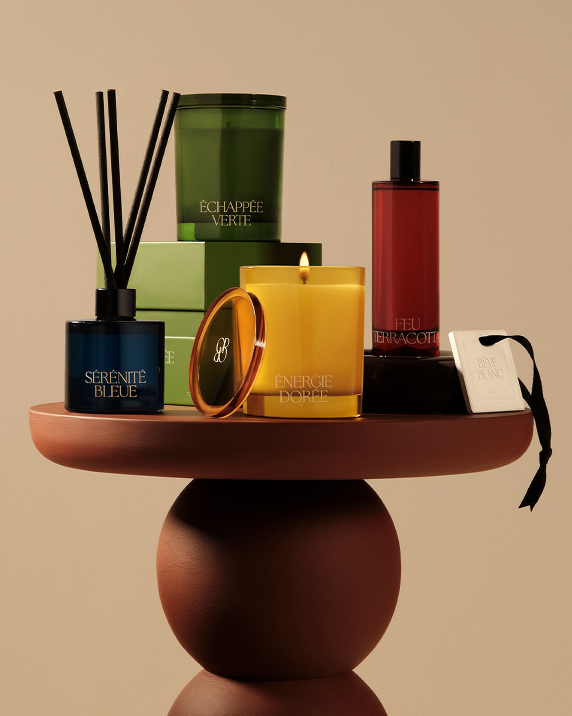 Les Objets Parfumées, nouvelle collection de senteurs, bougies, brumes, palets en céramiques et diffuseurs par Bonsoirs