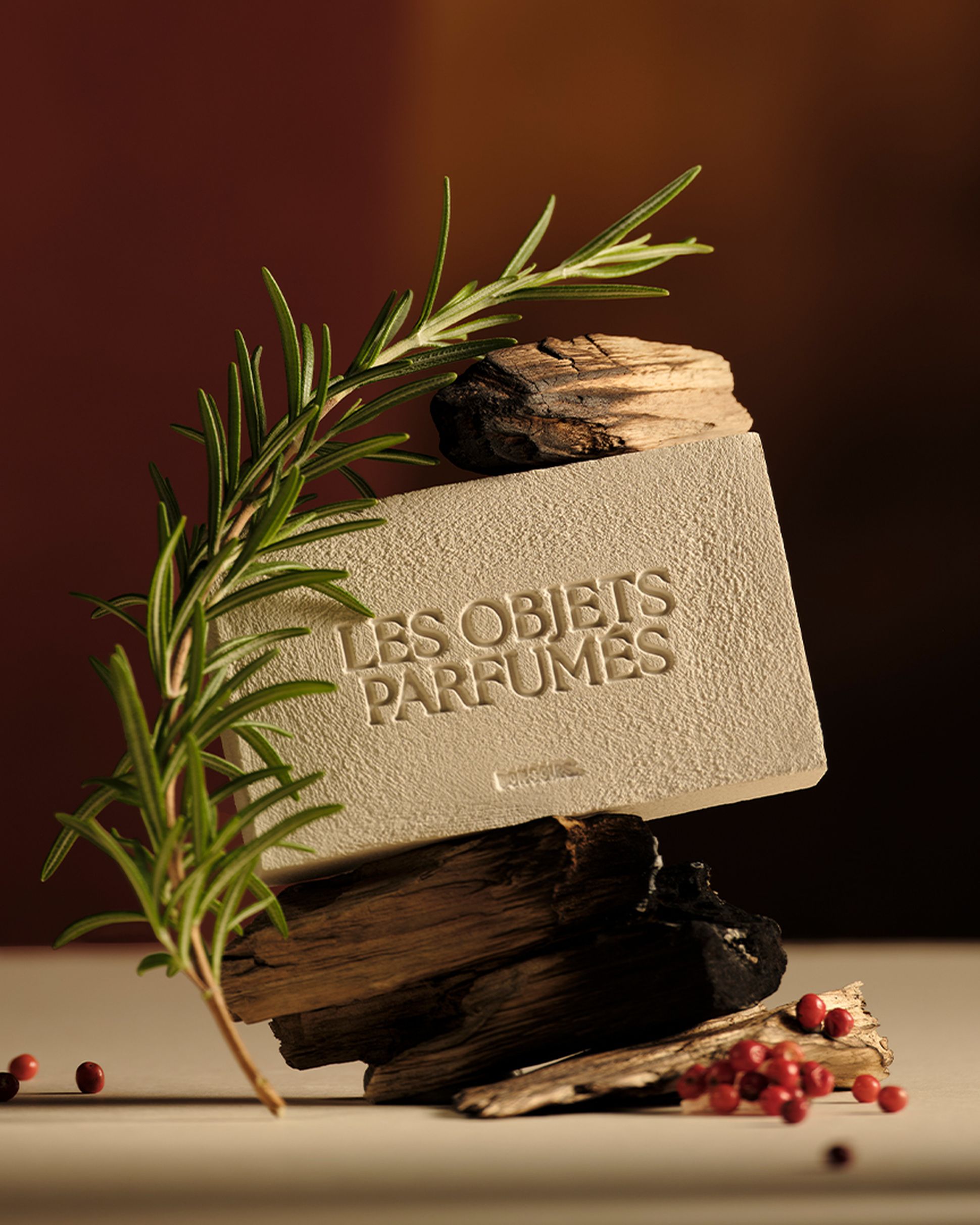 Les Objets Parfumées, nouvelle collection de senteurs, bougies, brumes, palets en céramiques et diffuseurs par Bonsoirs