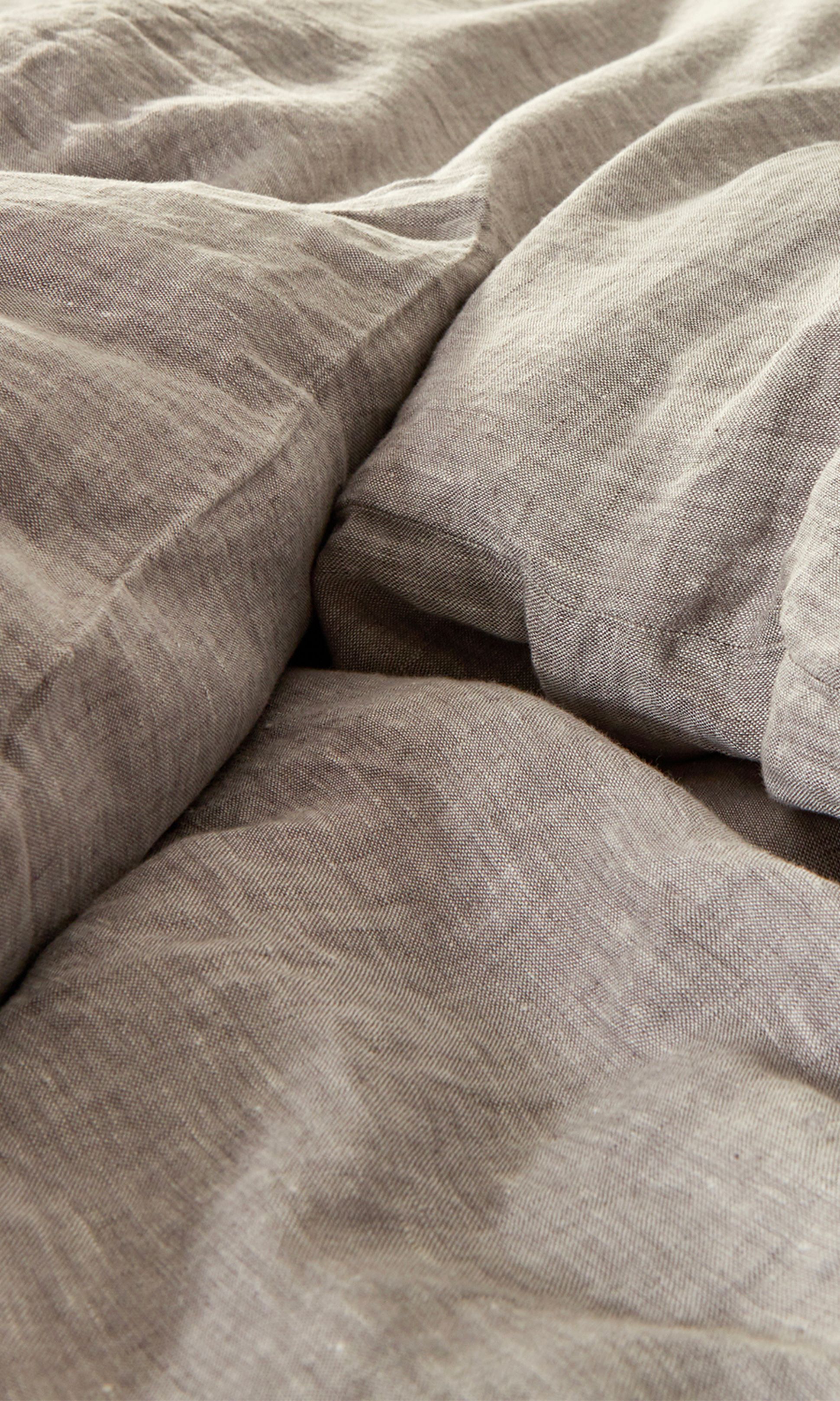 Zoom matière linge de lit lin lavé gris