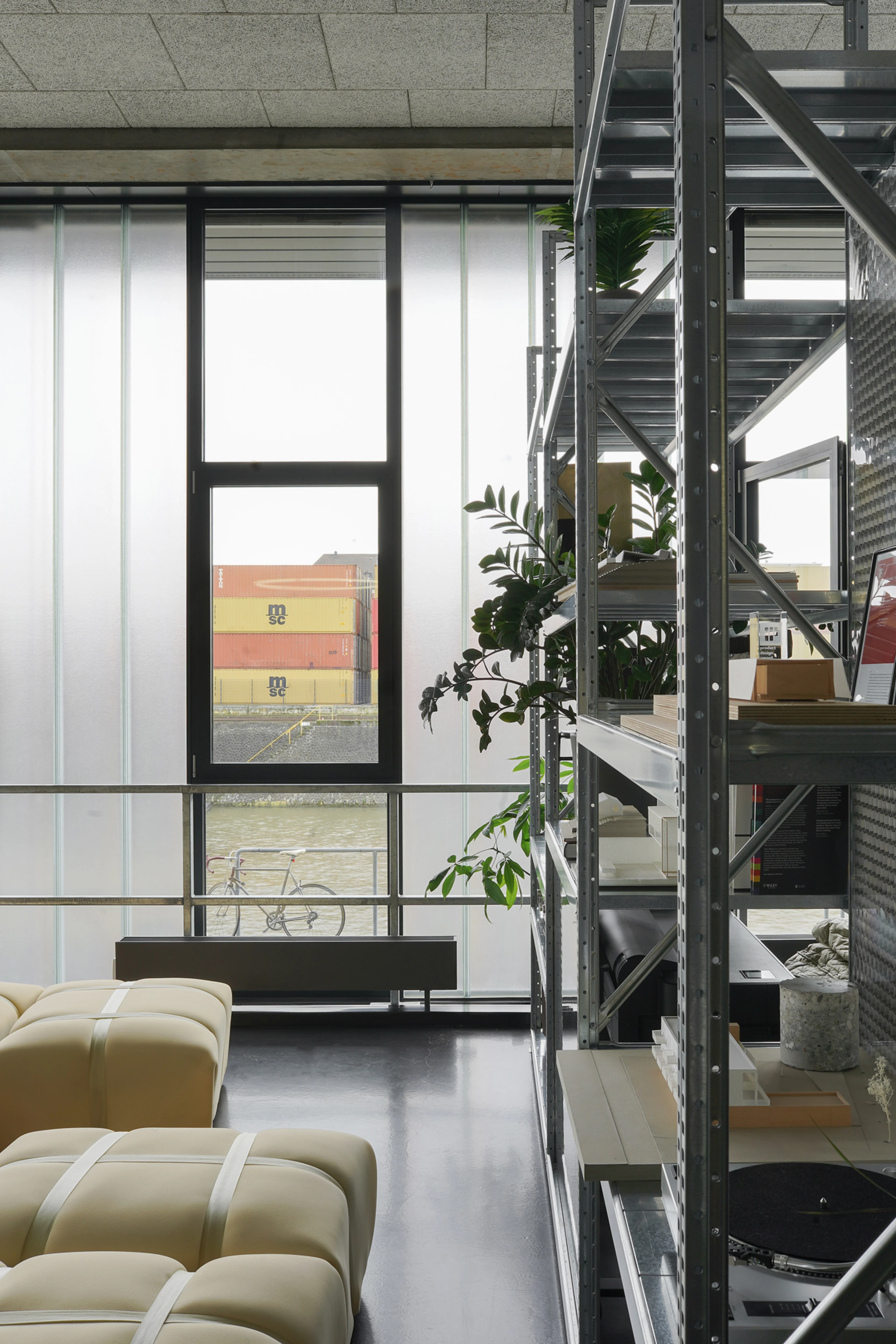 Kontorhaus-Interior-Industrial-Style-Studio-Sasch-GmbH-2024-Lindleystraße